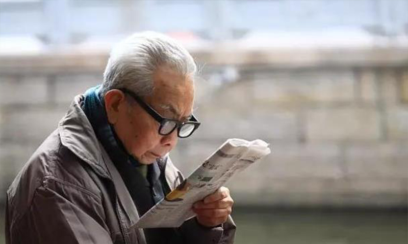 中老年人怎么配老花鏡，這3點(diǎn)很重要