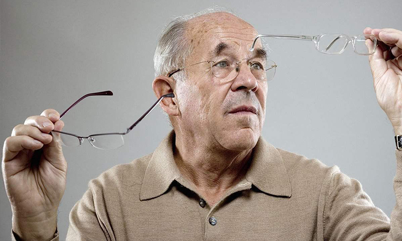 近視和老花大揭秘，看看你老后是否可以“脫鏡”