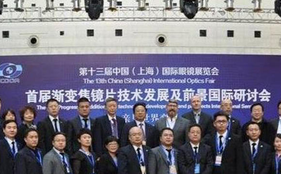 老花鏡技術(shù)革命，漸進(jìn)多焦鏡才是最佳解決方案