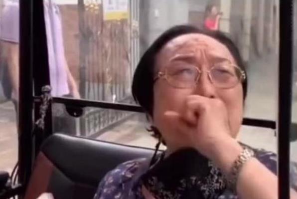 老花鏡不能隨意佩戴，按照年齡度數(shù)購買不準確