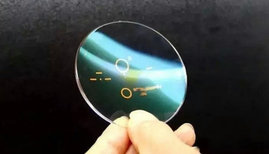 美麗島：扔掉單焦換戴多焦鏡，在國內(nèi)掀起了一場“換戴”革命。