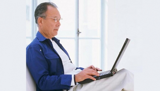 美麗島：扔掉單焦換戴多焦鏡，在國內(nèi)掀起了一場“換戴”革命。