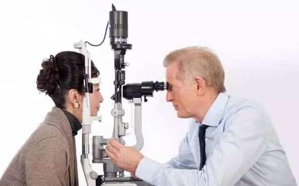 50歲戴多少度的老花鏡? 50歲戴多少度的老花鏡?