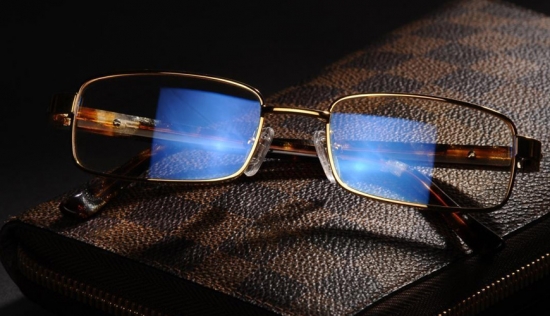 美麗島：一副遠(yuǎn)近清晰的老花鏡，全天配戴都不用摘的漸進(jìn)多焦鏡